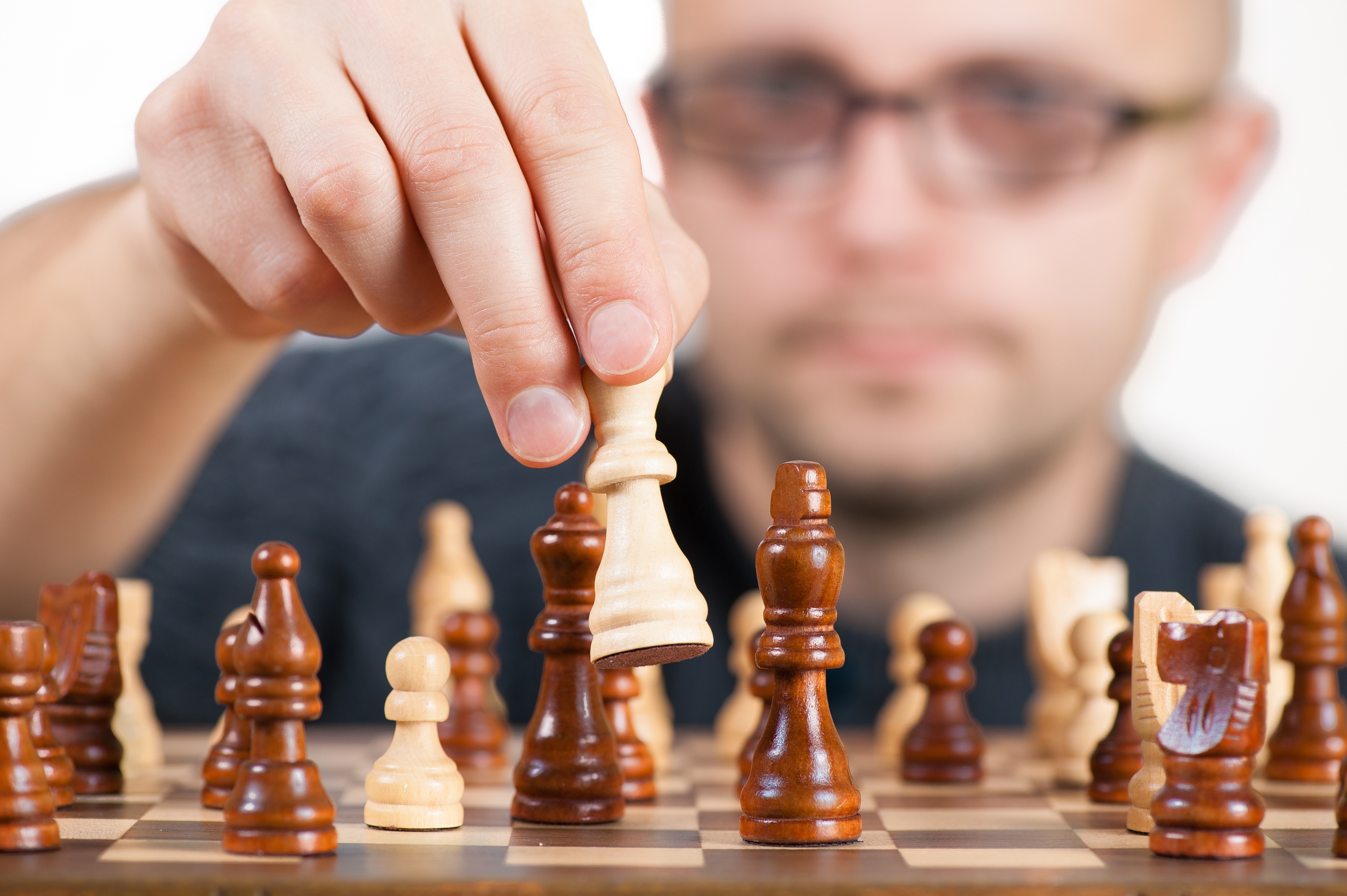 Wenn beim Schachspielen der Verstand überlegt und prüft. (Fotoquelle: www.pexels.com